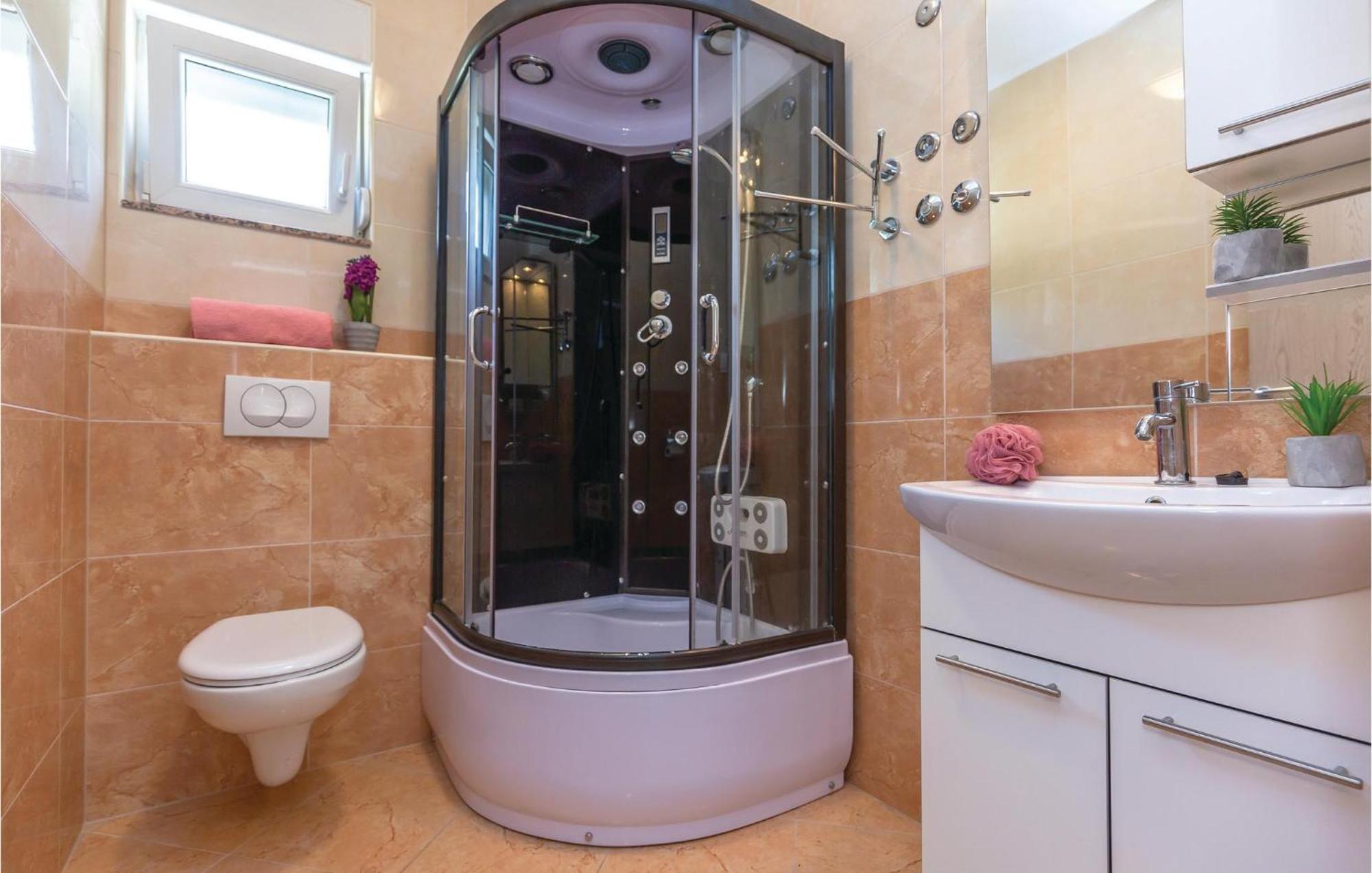 Awesome Apartment In Krvavica With Kitchen エクステリア 写真