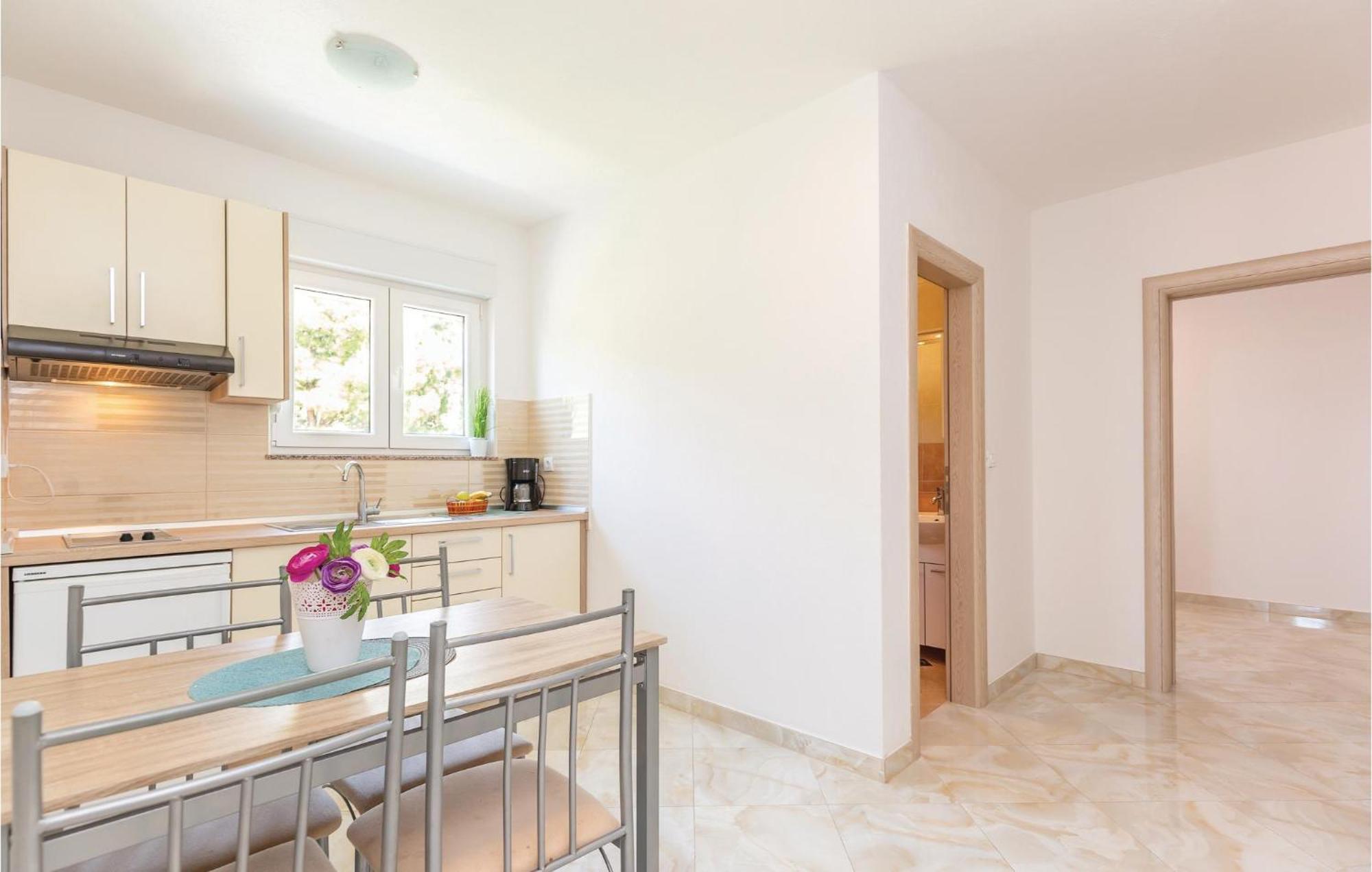 Awesome Apartment In Krvavica With Kitchen エクステリア 写真