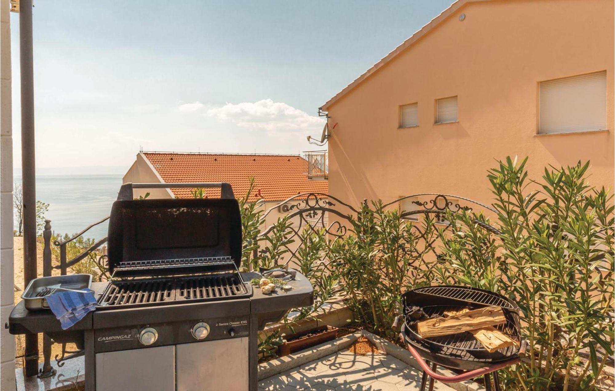 Awesome Apartment In Krvavica With Kitchen エクステリア 写真